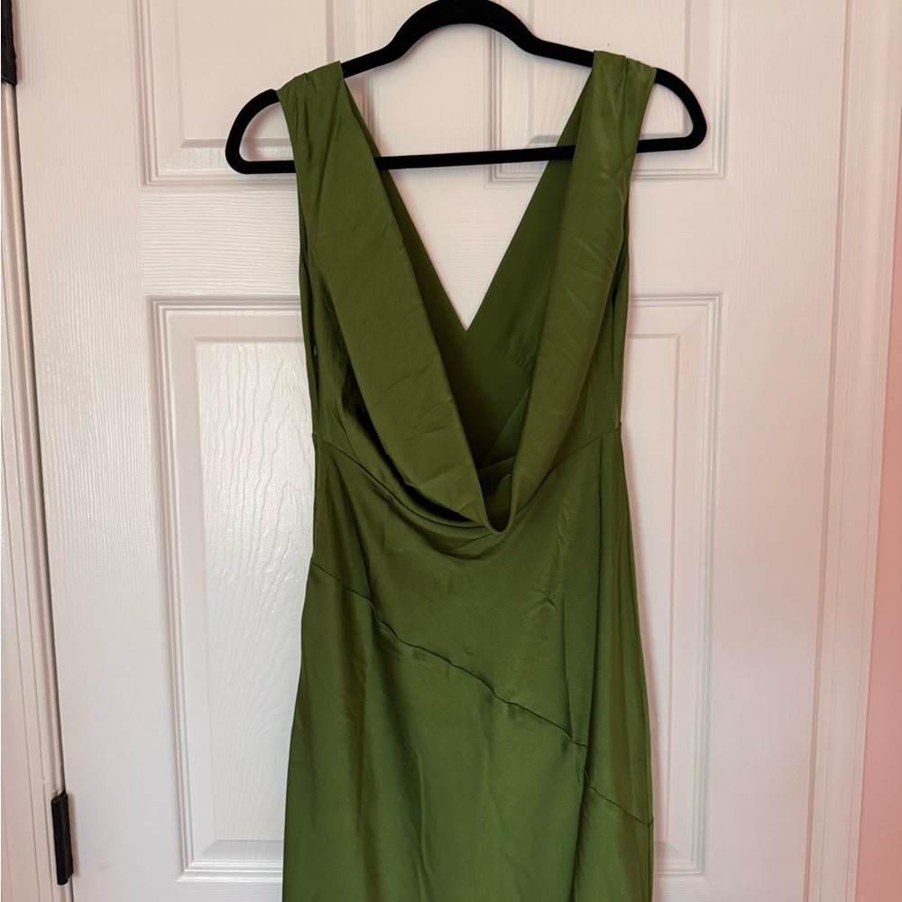 Meshki Emerald Green Backless Cowl-Back Satin Gown - Picture 4 of 7